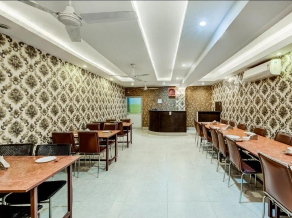 Hotel The Avenue Gamharia Extérieur photo