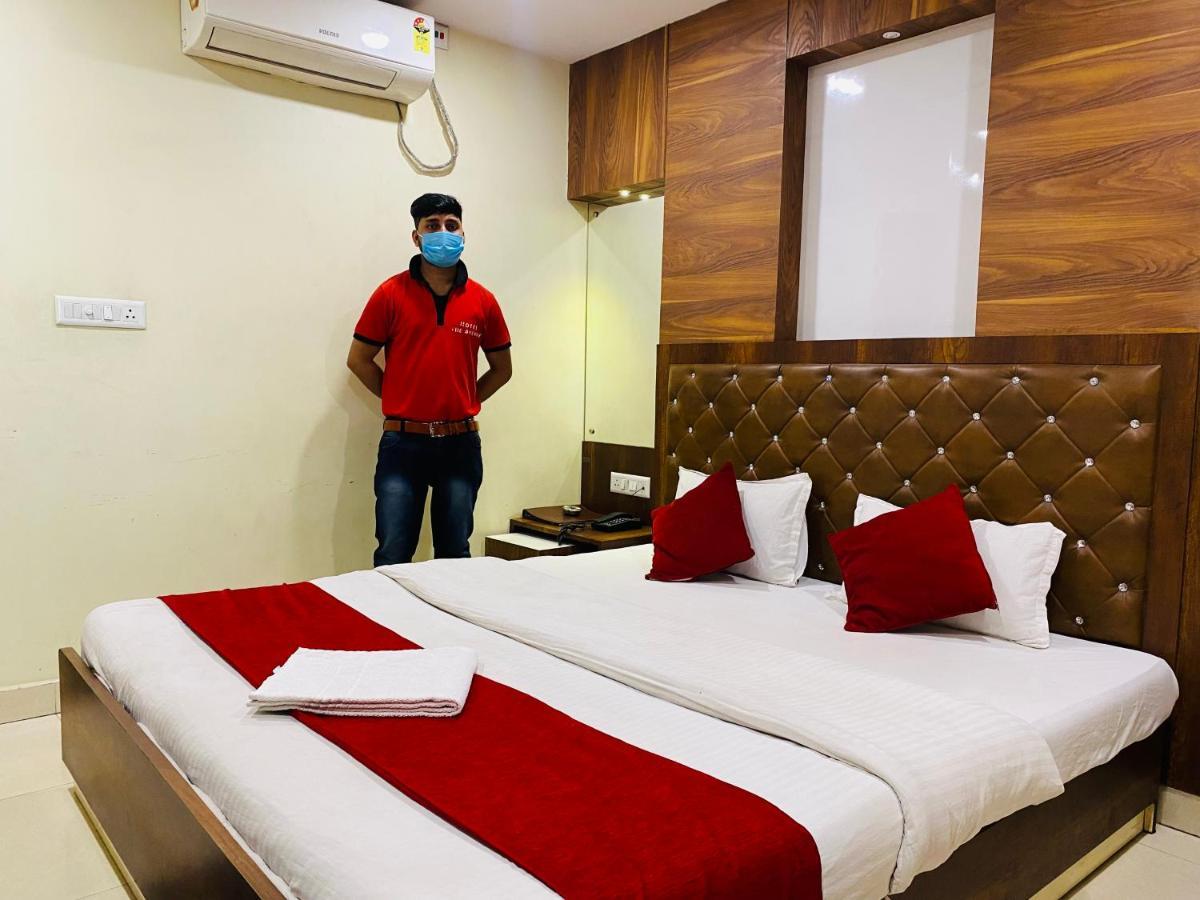 Hotel The Avenue Gamharia Extérieur photo