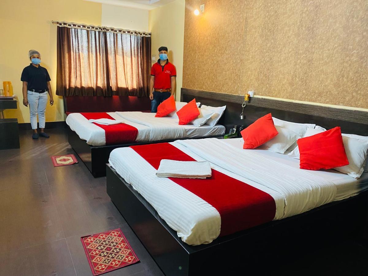 Hotel The Avenue Gamharia Extérieur photo