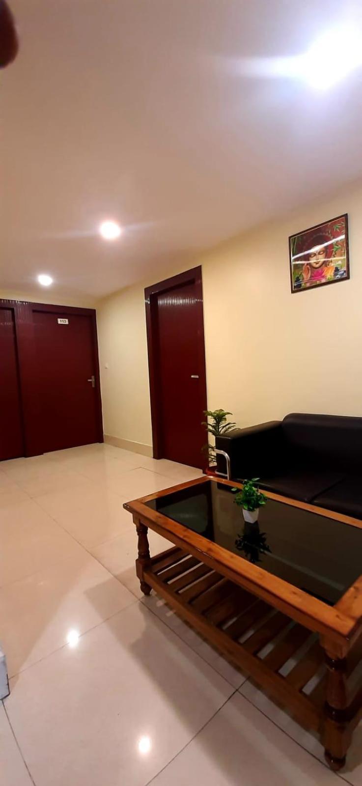 Hotel The Avenue Gamharia Extérieur photo