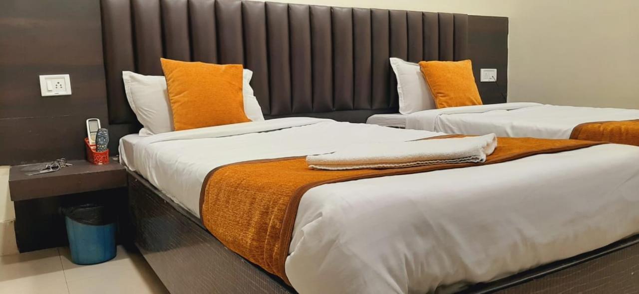 Hotel The Avenue Gamharia Extérieur photo